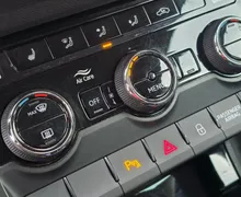 Zunanja slika - Škoda Karoq - 1.0 TSI SPORT LED-KAMERA-NAVI-GRETJE SŽ-1.LASTNIK - 18 - Predogledna slika