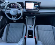 Notranja slika - Volkswagen T-Roc - 1.5 eTSI R-Line DSG-SLO-IQ Light-Vlečna kljuka.... - 10 - Predogledna slika