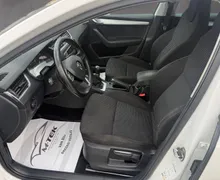 Notranja slika - Škoda Octavia - Combi 2.0 TDI Elegance - 9 - Predogledna slika