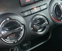 Zunanja slika - Peugeot 208 - 1.2 PURETECH 82 ZASLON-KLIMA-SLOVENSKI-1.LASTNIK - 16 - Predogledna slika