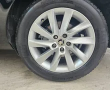 Notranja slika - Škoda Superb - 2.0 TDI Ambition Combi DSG 110 kW - 11 - Predogledna slika