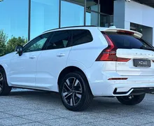 Notranja slika - Volvo XC60 - B5  P  AWD Plus Dark 3 leta garancije + 3 servisi - 7 - Predogledna slika