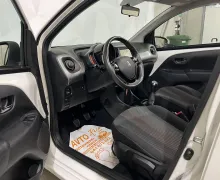 Notranja slika - Peugeot 108 - 1.2-CABRIO-TEMPOMAT-LED-KAMERA-ALU-ODLIČEN... - 9 - Predogledna slika