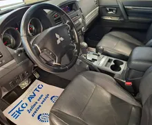 Notranja slika - Mitsubishi Pajero - 3.2 DID Intense Avt. LWB 1LASTNIK-SLO-4X4-7SEDEŽEV - 12 - Predogledna slika