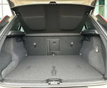 Notranja slika - Volvo XC40 - B3 P Plus Dark AT DCT ... - 18 - Predogledna slika