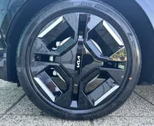 Notranja slika - KIA EV3 - GT-Line 81.4 kWh baterija. doseg do 605km... - 9 - Predogledna slika