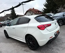 Zunanja slika - Alfa Romeo Giulietta - 1.4 TB 16v Distinctive Sport 3 SLO.VOZILO LED A17 - 1 - Predogledna slika