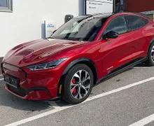 Zunanja slika - Ford Mustang Mach-e - PREMIUM 91kWh 216kW  - AKCIJSKA CENA - - 2 - Predogledna slika