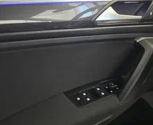 Notranja slika - Volkswagen Tiguan - 2.0 TDI BMT Life DSG - LED.kamera.keyless.ambient - 13 - Predogledna slika