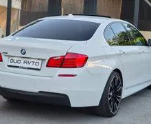 Notranja slika - BMW serija 5: - 520D-XDRIVE-ŠIBEDAH-KAMERA-HEAD UP-USNJE-ACC-SLO - 11 - Predogledna slika