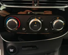 Notranja slika - Renault Clio - 1.5 DCI•OPRAVLJEN VELIK SERVIS•FACELIFT•TEMPOMAT•. - 12 - Predogledna slika