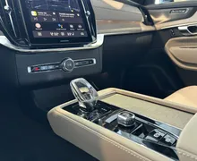 Notranja slika - Volvo XC90 - T8 AWD Ultra Dark 7s 3 leta garancije + 3 servisi. - 19 - Predogledna slika