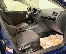 Notranja slika - VW Jetta - 1.6 TDI-TEMPOMAT-LIMO-PDC-SERVISNA-KNJ-ODLIČNA - 11 - Predogledna slika