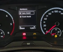Notranja slika - Volkswagen T-Roc - 1.6 TDI BMT Style Dod.zimske gume na platiščih - 16 - Predogledna slika