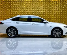 Notranja slika - Opel Insignia - 2.0 CDTI AUT. HEADUP-KAMERA-BOSE-GRETJE VOLANA - 12 - Predogledna slika
