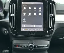 Notranja slika - Volvo XC40 - B3 P Core AT DCT 3 leta garancije + 3 servisi - 18 - Predogledna slika