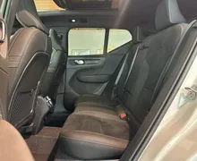 Notranja slika - Volvo XC40 - B4 P Ultra Black Edition 3 leta garancije + 3 se.. - 11 - Predogledna slika
