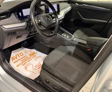 Notranja slika - Škoda Octavia - 2.0 TDI-VIRTUAL-ACC-DSG-110KW-LED-MRTVI KOT-NAVI - 9 - Predogledna slika