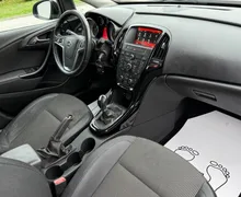 Notranja slika - Opel Astra - Sports Tourer 1.6 CDTI Cosmo-ALU-NAVI-LED-ODLIČNA - 9 - Predogledna slika