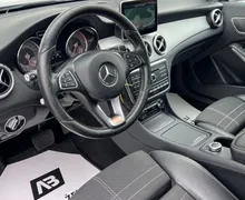 Notranja slika - Mercedes-Benz GLA-Razred - 200 CDI+4MATIC+F1+AMBI+XENON+NAVI - 11 - Predogledna slika