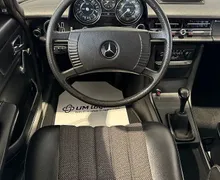 Zunanja slika - Mercedes-Benz E-Razred - 115 200D - KOT NOV - VOZILO V PRVI BARVI - 13 - Predogledna slika