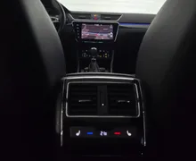 Zunanja slika - Škoda Superb - Combi 4x4 2.0 TDI SportLine DSG-RADAR-DCC-KLJUKA - 19 - Predogledna slika