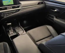 Notranja slika - Lexus ES - 300h Executive Avt.Redno servisiran - 10 - Predogledna slika