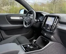 Notranja slika - Volvo XC40 - B4 P Ultra Dark Avt. - 8 - Predogledna slika