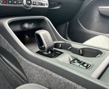 Notranja slika - Volvo XC40 - B3 P Core AT DCT 3 leta garancije + 3 servisi... - 19 - Predogledna slika