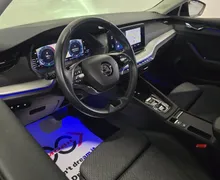 Notranja slika - Škoda Octavia - Combi 2.0 TDI Tour DSG - LED.kamera.masaža.kljuka - 9 - Predogledna slika