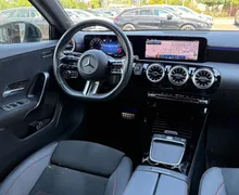 Notranja slika - Mercedes-Benz A-Razred - 180 AMG Line |ACC|Kamera|Gretje|AmbientL|PDC|SLO|. - 10 - Predogledna slika