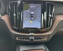 Notranja slika - Volvo XC60 - B4 D AWD Plus Dark Avt. Zračno Pano ACC Kljuka - 17 - Predogledna slika