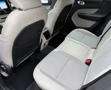 Notranja slika - Volvo XC40 - D3 Momentum Avt.-1 LASTNIK-ALU-KAM-LED-VIRTUAL-NAV - 11 - Predogledna slika