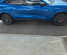 Zunanja slika - Ford Mustang Mach-e - Mustang 4x4 Mach-E  88 kWh  Premium podaljšan dose - 4 - Predogledna slika