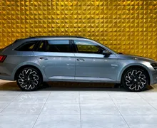 Notranja slika - Škoda Superb - 2.0 TDI 4X4-MEMORY-GRETJE-Bi XENON - 12 - Predogledna slika