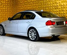 Notranja slika - BMW serija 3: - 318d LCI-STREŠNO OKNO-GRETJE-NAVI-PDC - 7 - Predogledna slika
