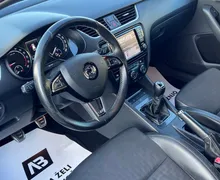 Notranja slika - Škoda Octavia - 2.0 TDI RS+XENON+NAVI+PDC+KLJUKA - 10 - Predogledna slika