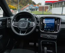 Notranja slika - Volvo XC40 - T4 AWD R-Design Avt. - 9 - Predogledna slika