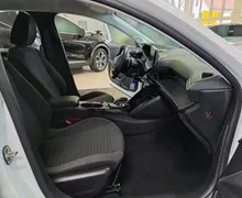 Notranja slika - Peugeot 208 - 1.2 PureTech 100 Avt.-FULL LED-1 LASTNIK-GARANCIJA - 12 - Predogledna slika