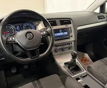 Notranja slika - VW Golf - 2.0 TDI-R-LINE-1.LASTNIK-BI-XENON-LED-TEMP-SLO-PDC - 11 - Predogledna slika