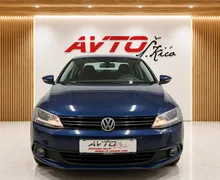Notranja slika - Volkswagen Jetta - 1.6 TDI-TEMPOMAT-LIMO-PDC-SERVISNA-KNJ-ODLIČNA - 7 - Predogledna slika