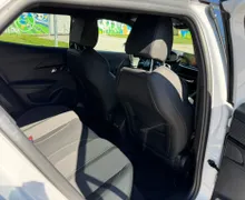 Notranja slika - Peugeot 2008 - 1,2 PureTech 130 S&S GT + kom. zimskih gum - 10 - Predogledna slika