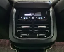 Notranja slika - Volvo XC60 - B4D R-Design Avt.- LED.usnje+mem.360kam.HUD.Harman - 15 - Predogledna slika