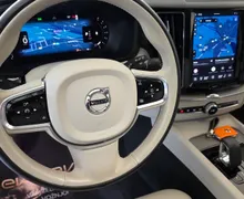 Notranja slika - Volvo XC60 - B4D AWD Plus Dark Avt.1. lastnik. SLO poreklo - 11 - Predogledna slika