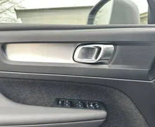 Notranja slika - Volvo XC40 - B3 P Core AT DCT 3 leta garancije + 3 servisi... - 27 - Predogledna slika