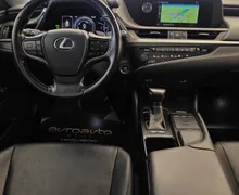 Notranja slika - Lexus ES - 300h Executive Avt.Redno servisiran - 9 - Predogledna slika