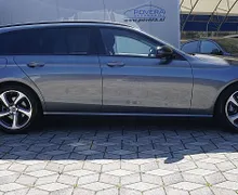 Zunanja slika - Mercedes-Benz E-Razred - E 220 d T Avangarde+ LED+NAVI+18 COL ALU +PRIKLOP+ - 4 - Predogledna slika