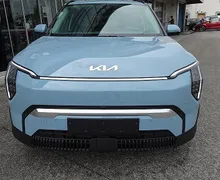 Zunanja slika - KIA EV3 - 58.3 kWh baterija. 150 kW  204 KM  Sky NA ZALOGI - 2 - Predogledna slika
