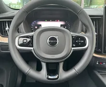 Notranja slika - Volvo XC60 - B5  P  AWD Plus Dark 3 leta garancije + 3 servisi - 14 - Predogledna slika