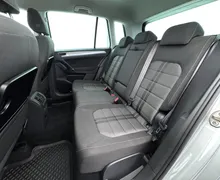 Notranja slika - Volkswagen Golf - Sportsvan 1,6 TDI BMT R-Line Edition - 9 - Predogledna slika